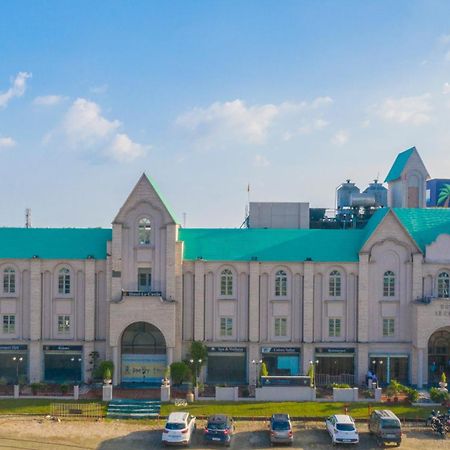 Hotel Le Castle Rudrapur Bagian luar foto