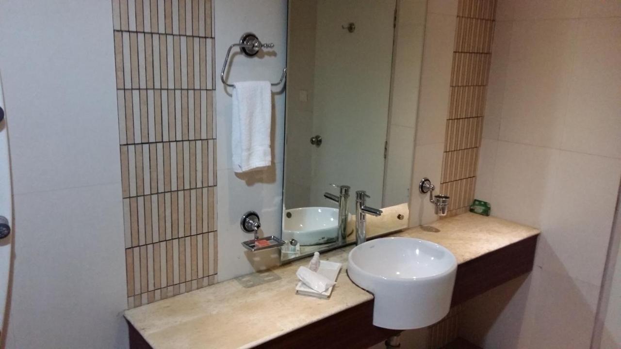 Hotel Le Castle Rudrapur Bagian luar foto