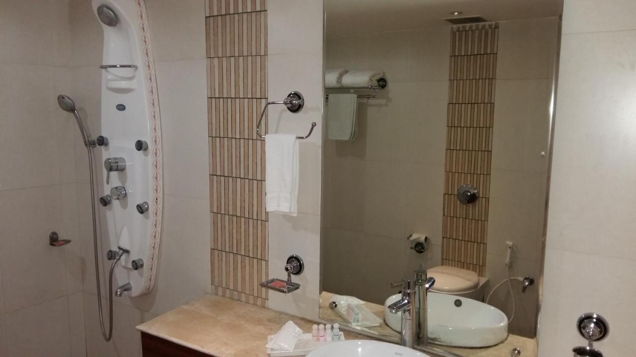 Hotel Le Castle Rudrapur Bagian luar foto