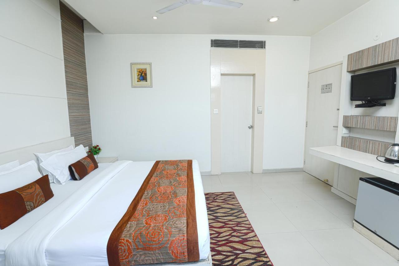 Hotel Le Castle Rudrapur Bagian luar foto