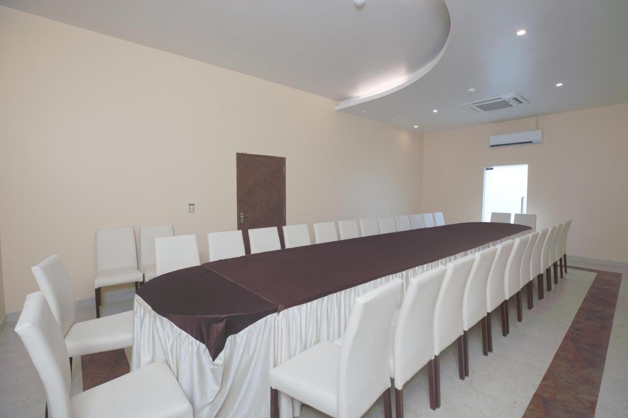 Hotel Le Castle Rudrapur Bagian luar foto