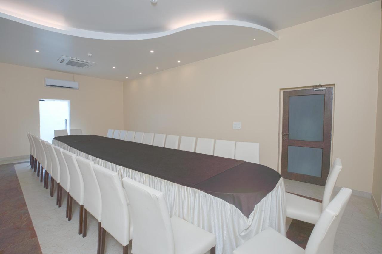 Hotel Le Castle Rudrapur Bagian luar foto