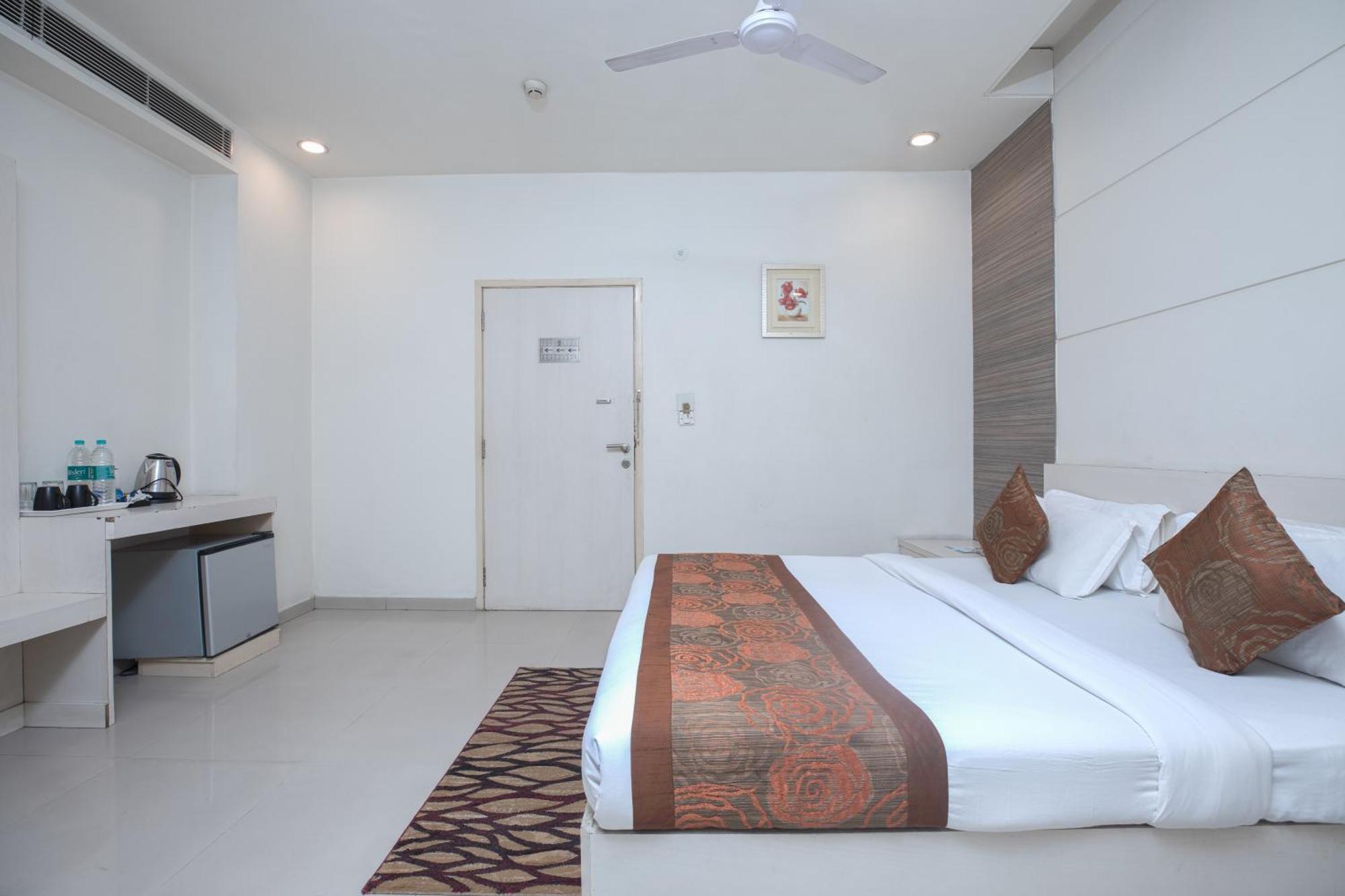 Hotel Le Castle Rudrapur Bagian luar foto