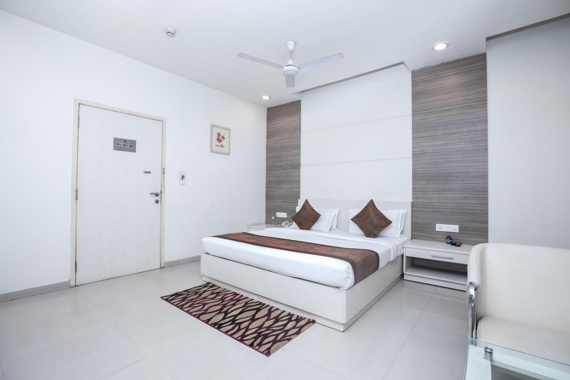 Hotel Le Castle Rudrapur Bagian luar foto