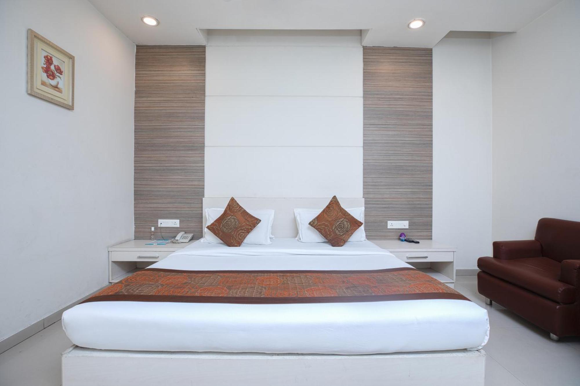 Hotel Le Castle Rudrapur Bagian luar foto
