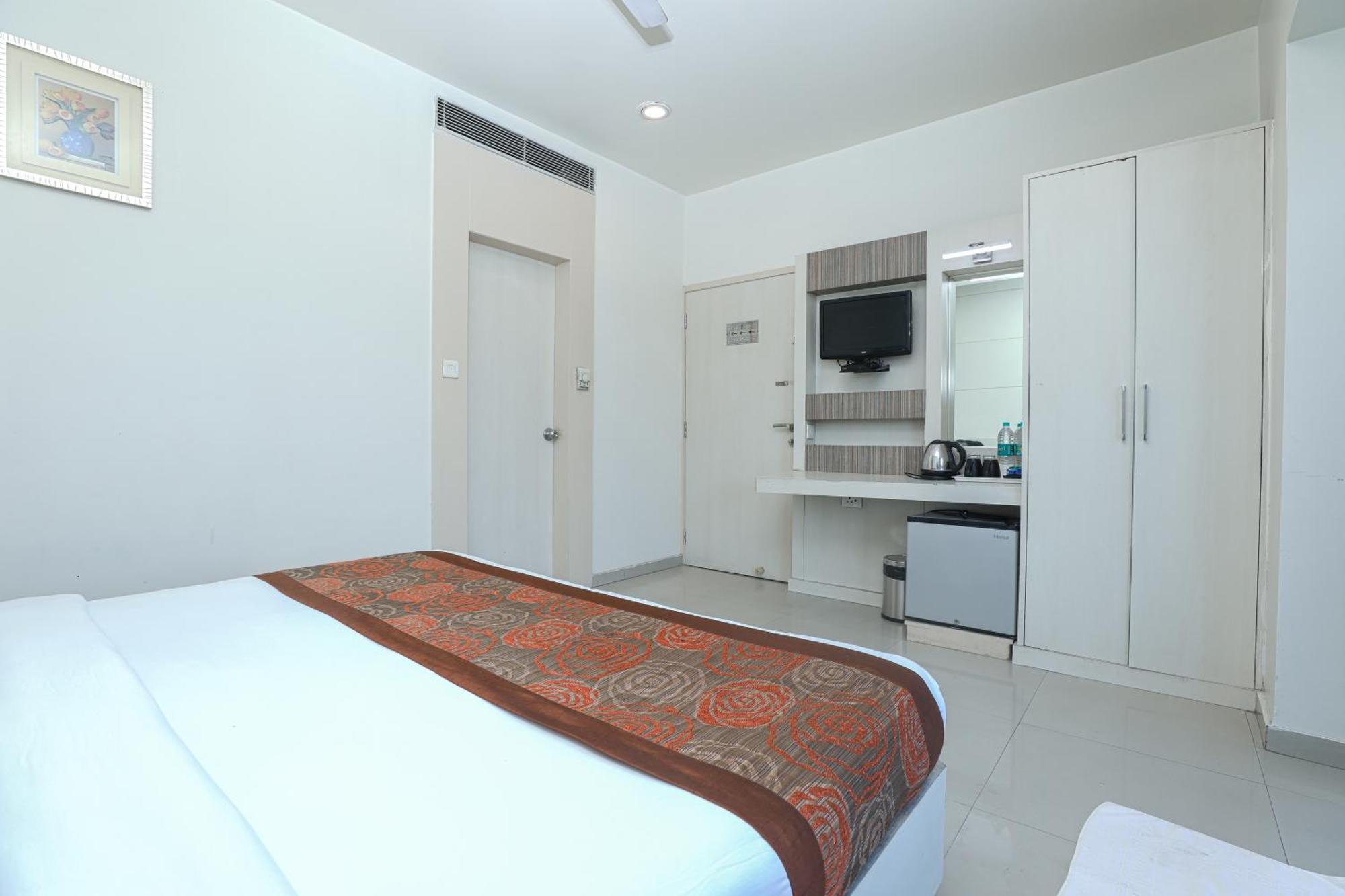 Hotel Le Castle Rudrapur Bagian luar foto